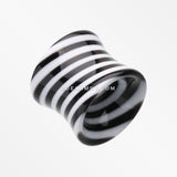 A Pair of Beetle Maze Swirl Acrylic Ear Gauge Tunnel Plug-White