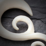 A Pair of Cascading Swirls Organic Bone Ear Gauge Taper Hanger-Clear/White